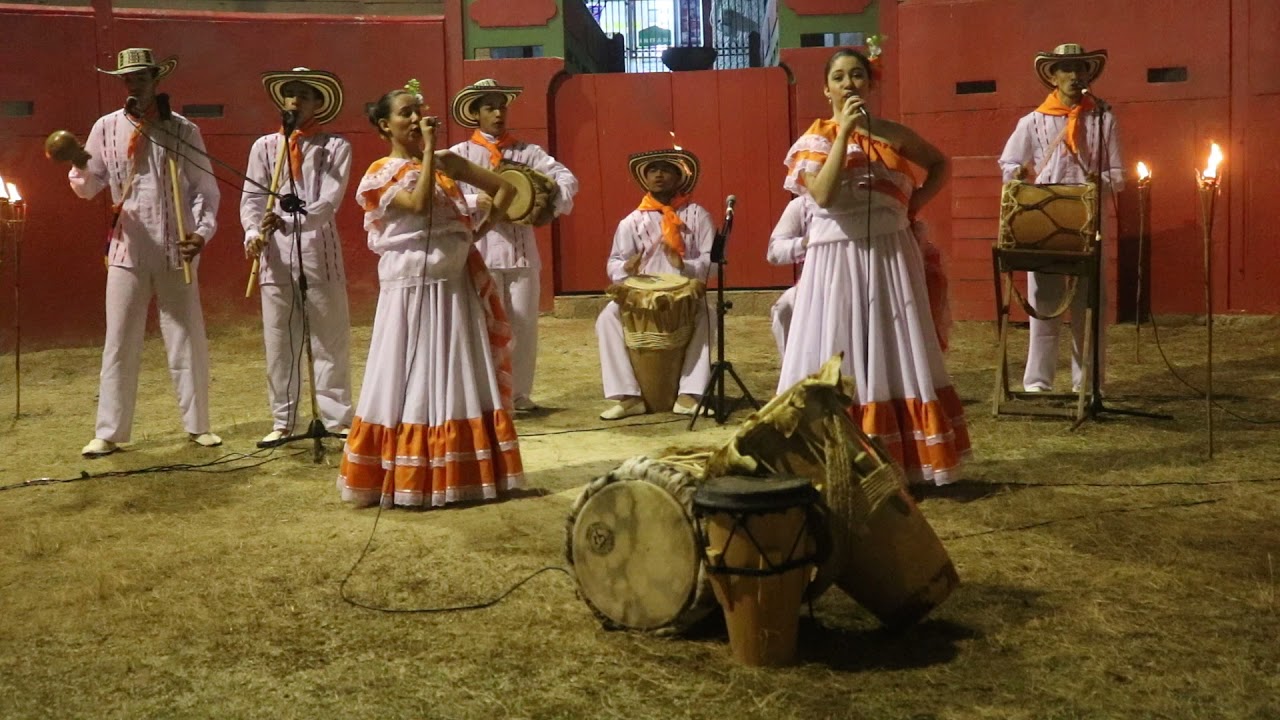 La Canoa Se Va - GRUPO FOLCLÓRICO "CUEROS MESTIZOS"