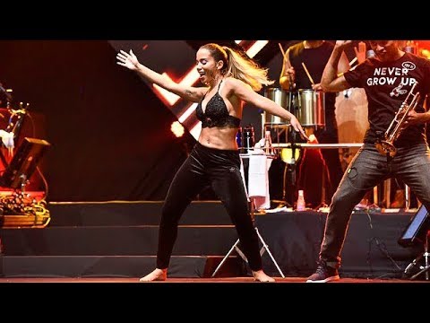 Anitta dançando Ai Ai Ai (Samba de Roda) com Harmonia do Samba na MELHOR SEGUNDA FEIRA DO MUNDO 2018