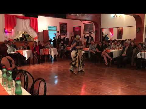 Jose Garcia y Roxana Martinez Bailan el Tango Loca