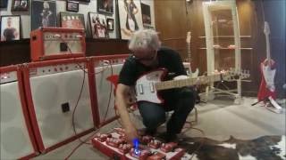 Wreckless Eric in the Sioux Guitars showroom