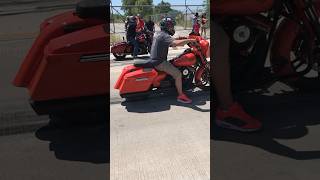 Download lagu 🚦3,2,1, GO! Baggers on the drag strip! #harleydavidson #windtherapy #dragstrip #kingofthebaggers mp3