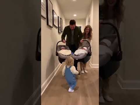 😭🤣Baby Sees Two New Siblings and Immediately Panics About Cake #shortviral