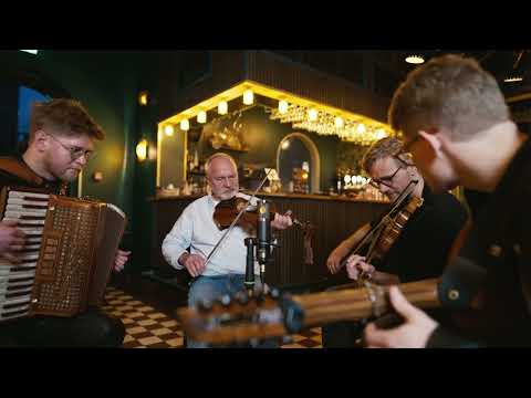 Dreamers' Circus feat. Poul Bjerager - 'Gammel Reel' (Traditional Danish Music)