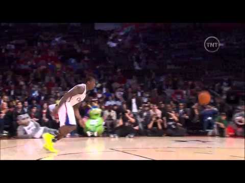 Detroit Piston's Eric Bledsoe bounce pass 360 revers slam