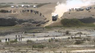preview picture of video 'La potencia del camion 511 - Grupo Iveco Dakar 2012 Etapa 11 (HD)'