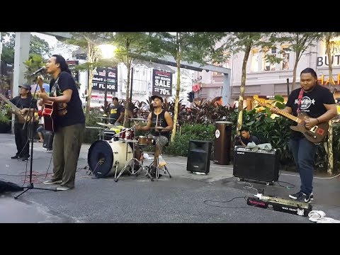 sedalam dalam rindu-Sentuhan buskers cover Tajul,versi rock kapak