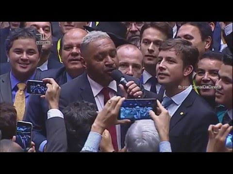 Tiririca vota SIM pelo impeachment de Dilma