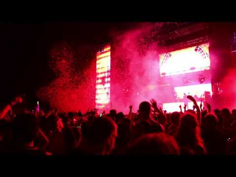 DJ Fresh VS Diplo ft. Dominique Young Unique - Earthquake [Live at EDC]