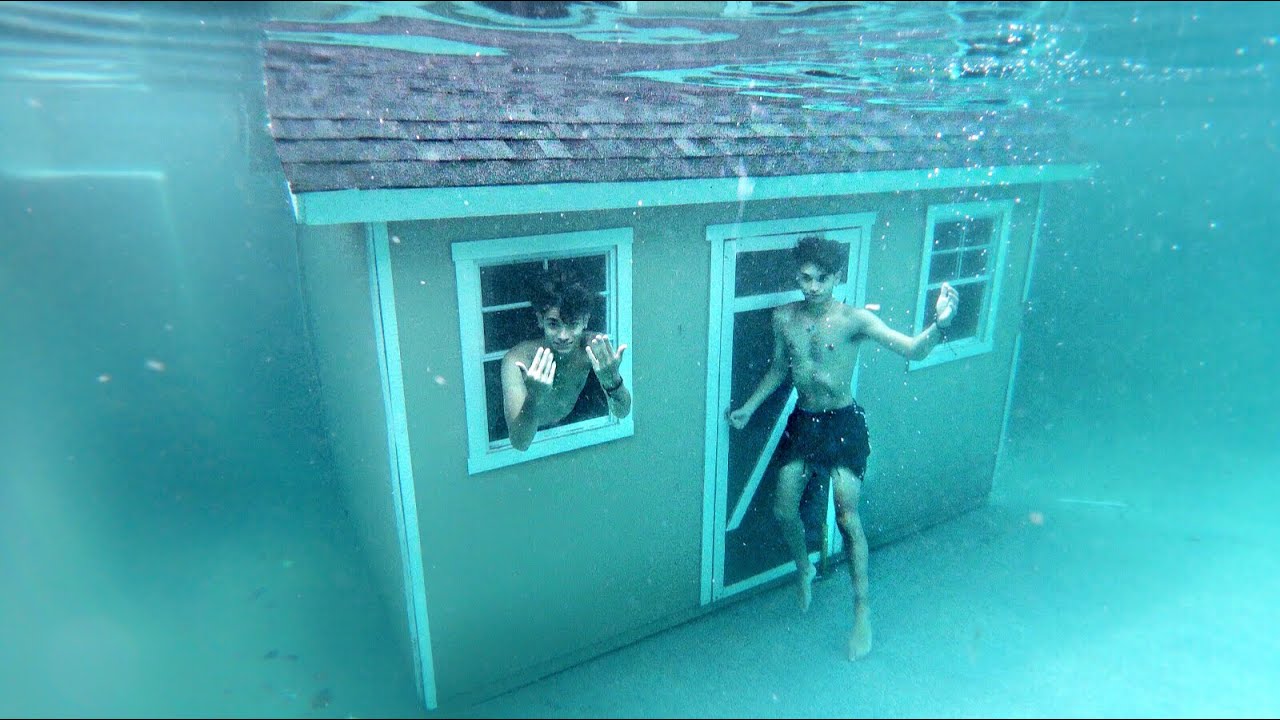 Putar video Living In A UNDERWATER HOUSE For 24 Hours! sekarang Living In A UNDERWATER HOUSE For 24 Hours!