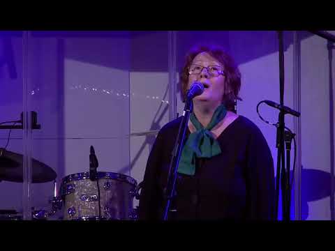 În paiele umile și sărace