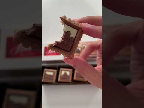 SWISS DELICE CHOCO PETIT SUISSE MILK DARK WHITE CHOCOLATE COOKIES SNACK TASTE TEST ASMR MUKBANG