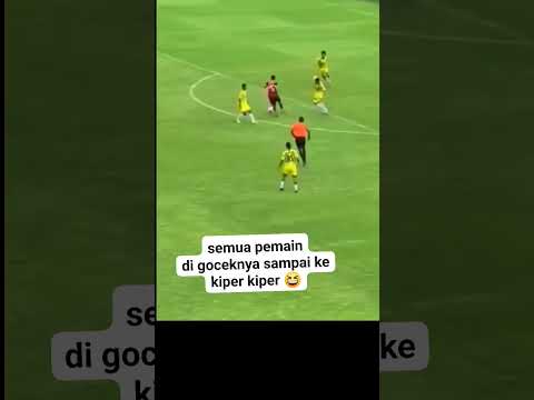 Messi sedih melihat ini😂 #football #fyp #memefootbal