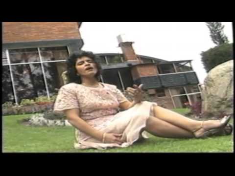 ELLA O YO  JENNY ROSERO