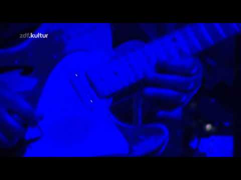 Massive Attack - Safe From Harm (Live - Melt Festival 2010)