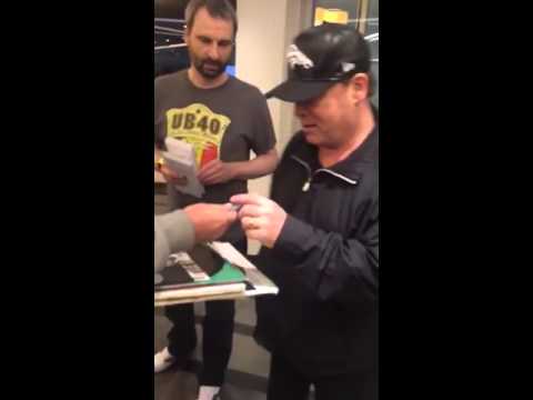Ali Campbell UB40 Signing Autographs Team Derek 4