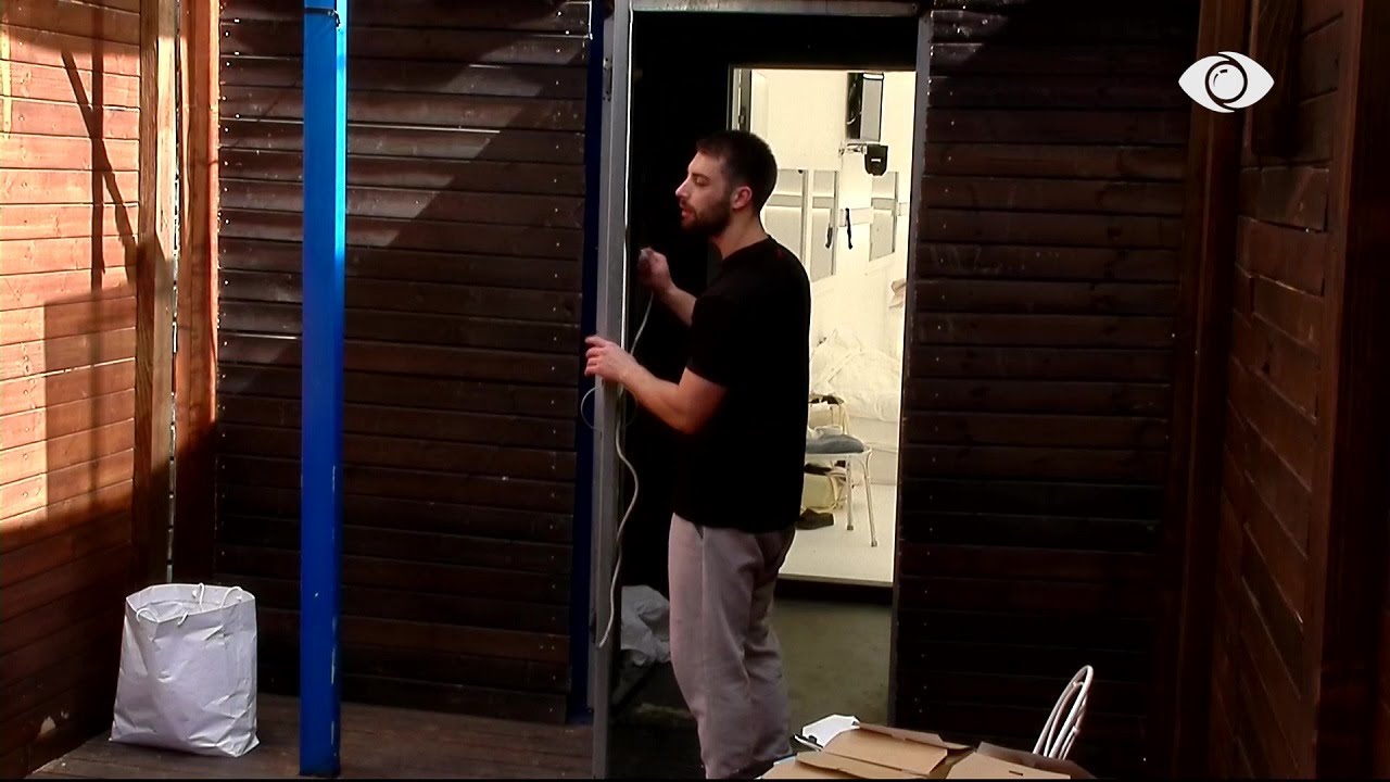 Me mjete rrethanore, Meritoni bën muzikë brenda Dhomë së Bardhë