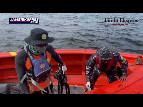 KAPAL NELAYAN DITABRAK KAPAL TONGKANG, DUA SELAMAT