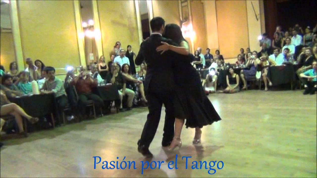 MARIA INES BOGADO y SEBASTIAN JIMENEZ Bailando el Tango POR LA VUELTA en YIRA YIRA MILONGA