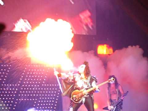 Gene Simmons Breathing Fire after Hootter than hell Greenville, SC Alive 35