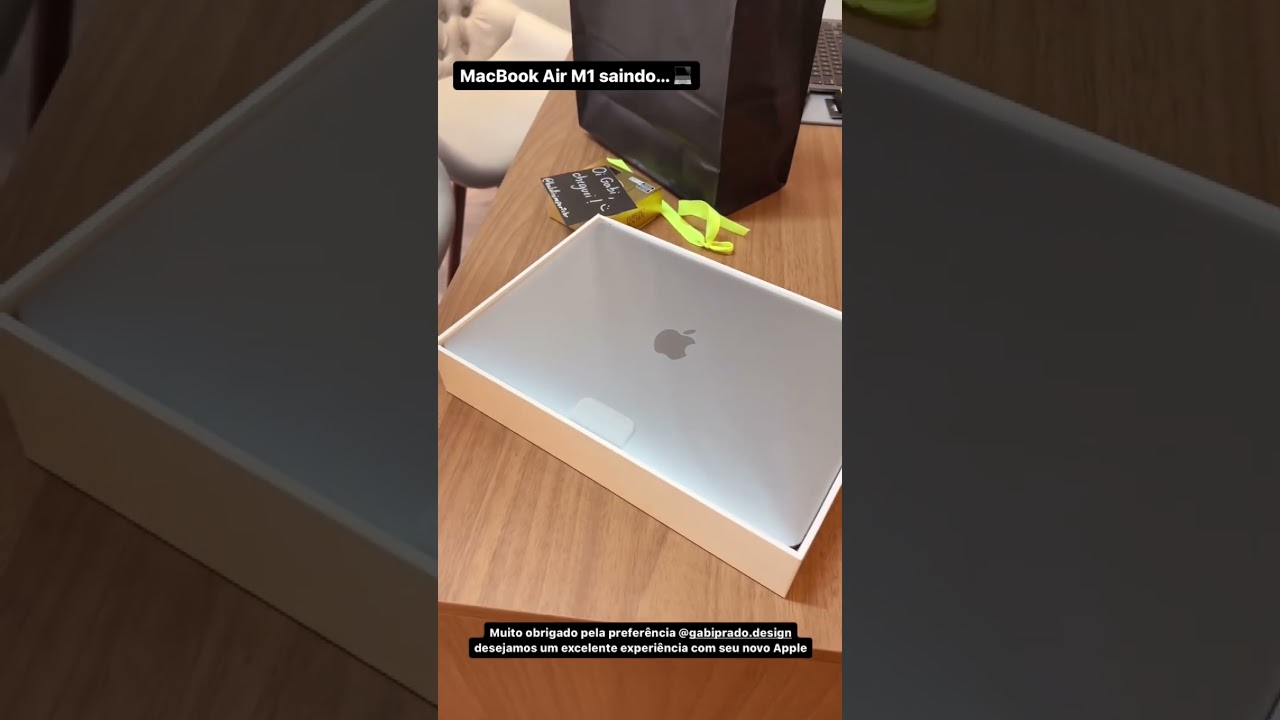 Unboxing Macbook Air M1