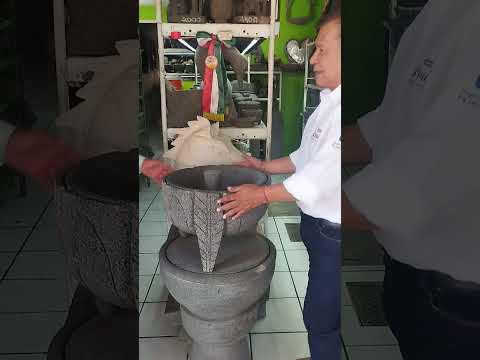 Jerry Barbosa del taller de artesanías de San Lucas evangelista municipio de Tlajomulco de Zúñiga