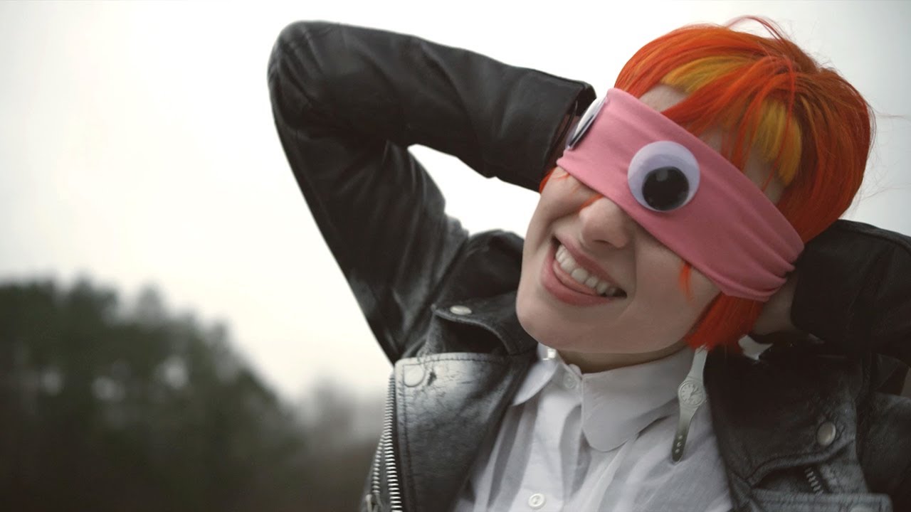 Paramore: Ain't It Fun [OFFICIAL VIDEO] - YouTube