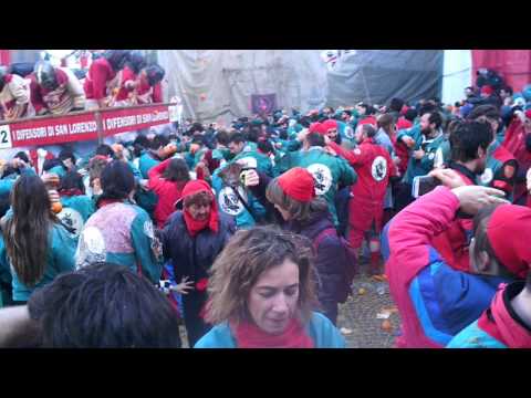 La Battaglia delle arance.Carnevale IVREA  2015. I TUCHINI