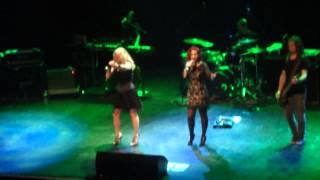 The Sirens en Chile- Love Decay- Liv Kristine & Anneke Van Giersbergen