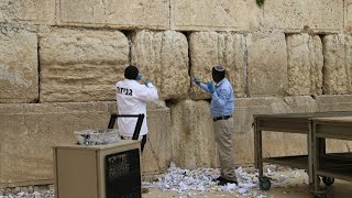 חיטוי אבני הכותל המערבי  מפני הקורונה