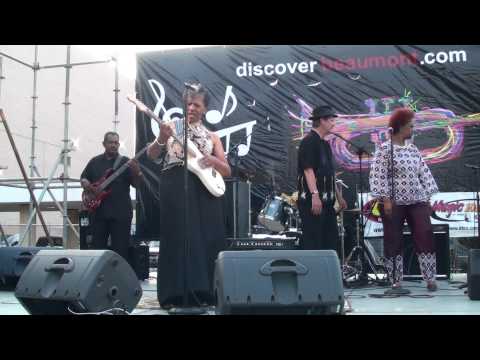 Barbara Lynn performs her original song "Wild Night Tonight"