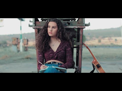 download lagu mp3 mp4 Sarah Silva, download lagu Sarah Silva gratis, unduh video klip Sarah Silva