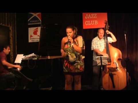 Lucie Zemanová & Soul Sisters - Stop This World