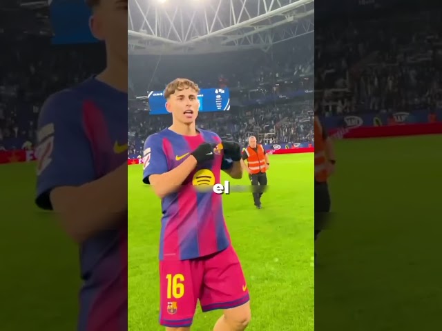 Vídeo relacionado con FC Barcelona - Pantalones Cortos Oficiales - para Hombre - Poliéster - Azul Marino - M