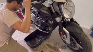 2015 MV Agusta Brutale 800 Coolant Change:Flush2015 款 MV Agusta Brutale 800 冷却液更换：冲洗