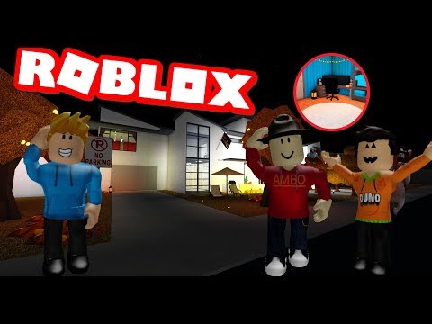 HALLOWEEN PYNTAR KAMRATERNAS HUS I ROBLOX BLOXBURG!