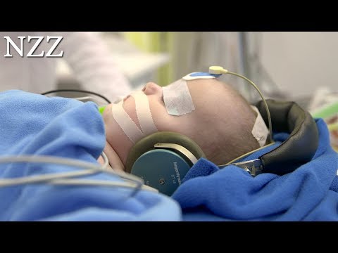 Hören und dazugehören - ein Weg aus der Stille im Kopf,  Ausschnitt einer Doku von NZZ Format