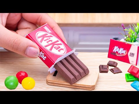 Delicious KitKat Cake | Sweet American-Style Mini Rainbow KitKat Chocolate Cake Decorating Ideas