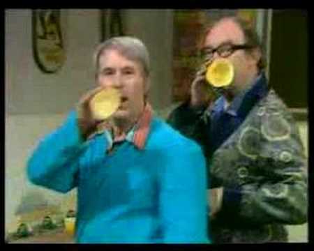 Um Café da Manhã Com Morecambe & Wise