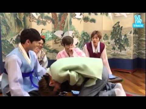 [V 150925] - TEENTOP (틴탑) - "추석 팔씨름 대회" 2/2