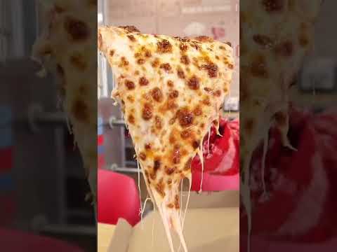 多米諾公司如何每天製作125,000個比薩餅#短褲 (How Domino's makes 125,000 pizzas per day #shorts)