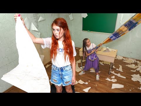 УСТРОИЛИ ПОГРОМ В КЛАССЕ!!!