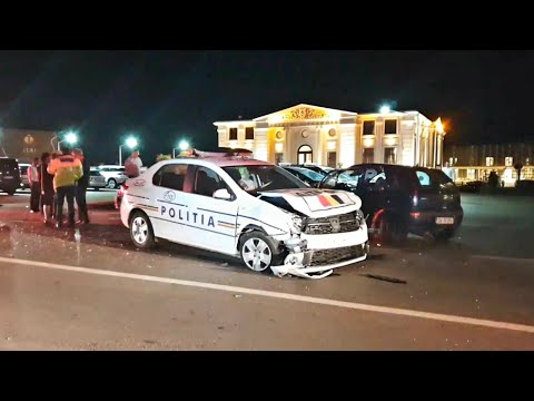 Mașină de poliție implicată într-un accident rutier, la Suceava