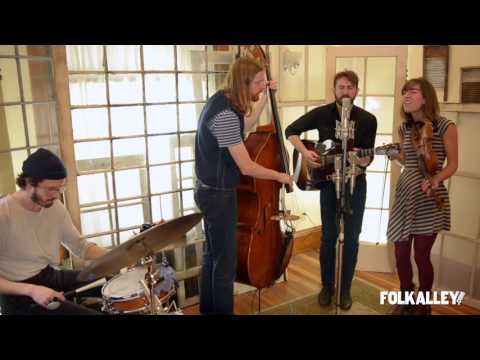 Folk Alley Sessions: The Stray Birds - "All The News"