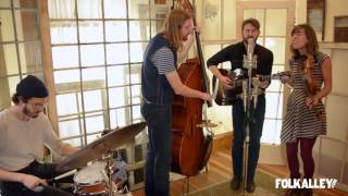 Folk Alley Sessions: The Stray Birds - &quot;All The News&quot;