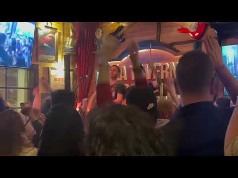 LUCAS GASPARI -Pepas vivo en BARCELONA ESPAÑA (La taverna Placa Catalunya, live)