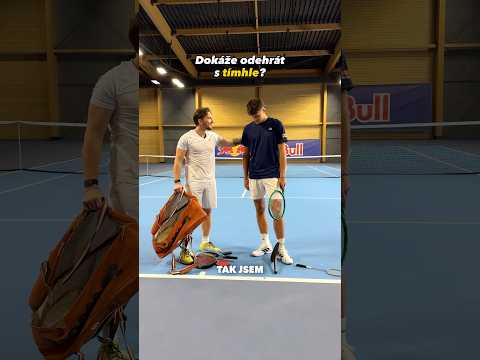Je to poslední vůbec raketa? 🤯 @Lišák-i7w #redbull #jakubmensik #tennis #tennisplayer