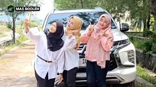 Download lagu A BEAUTIFUL GIRL INSULTS A POOR MAN - EVEN THOUGH THE MAN IS DRIVING A PAJERO SPORT mp3