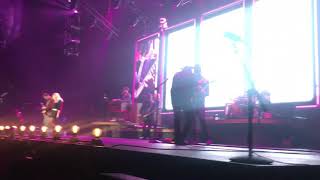 Miranda Lambert pink sunglasses