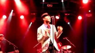 Aloe Blacc  &quot;Hey brother&quot; (live in London on 10/07/11)