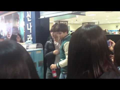 HyunSeung & HyunA - Trouble Maker Fansigning 120912